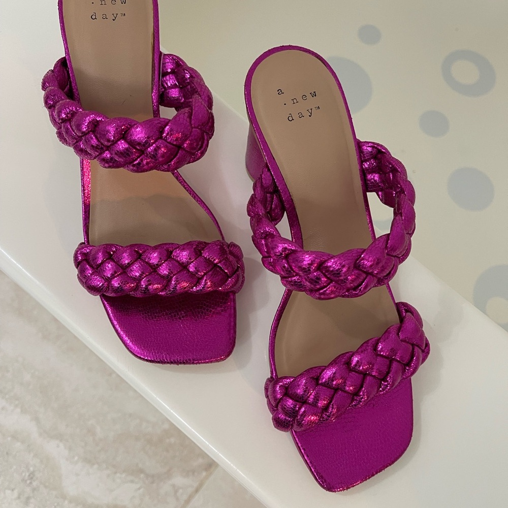 A New Day Metallic Pink Basil Sandals w Block Heels - Picture 2 of 5